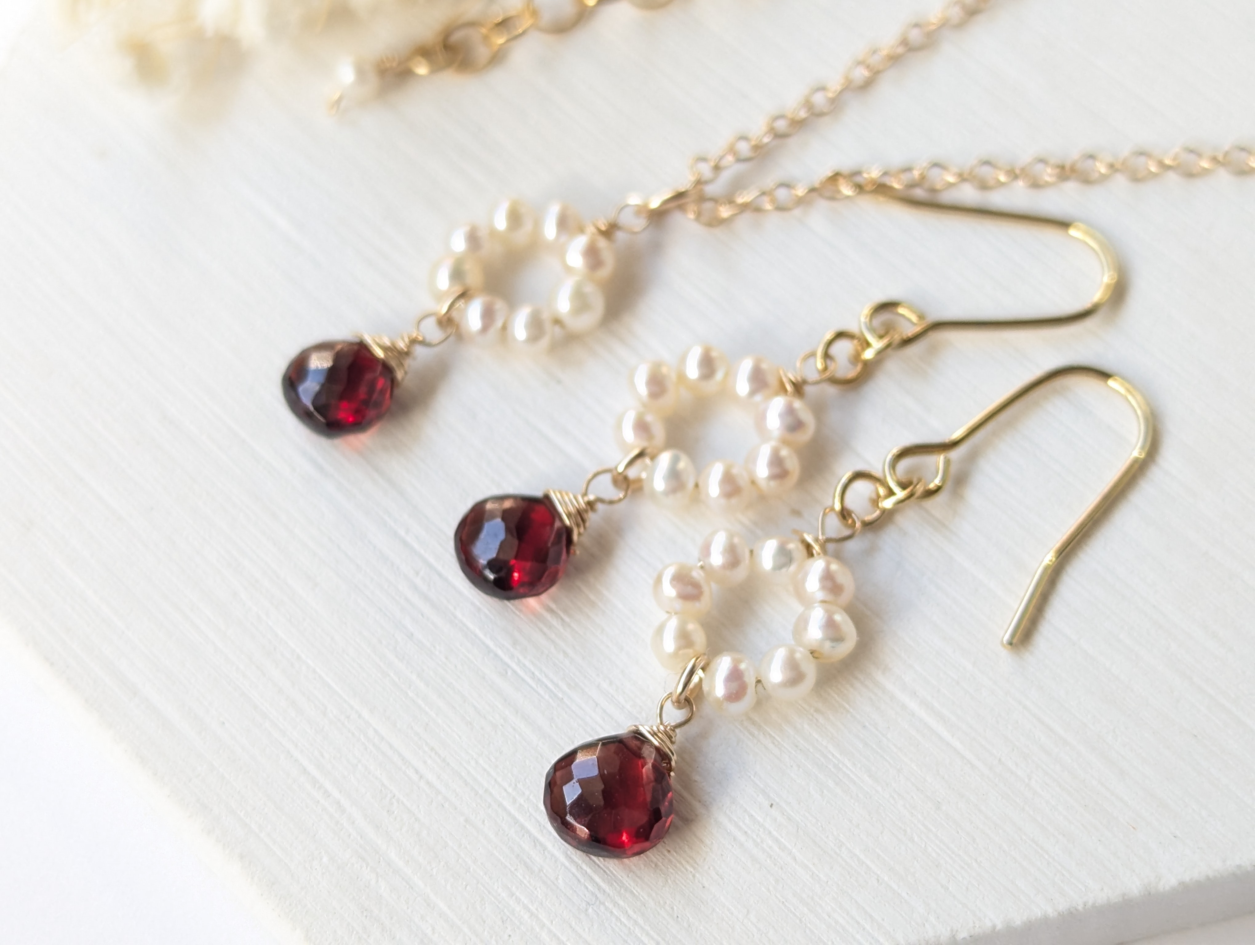 ☆新春福袋☆14kgf 深紅のガーネットピアス、ネックレスセット☆淡水パール