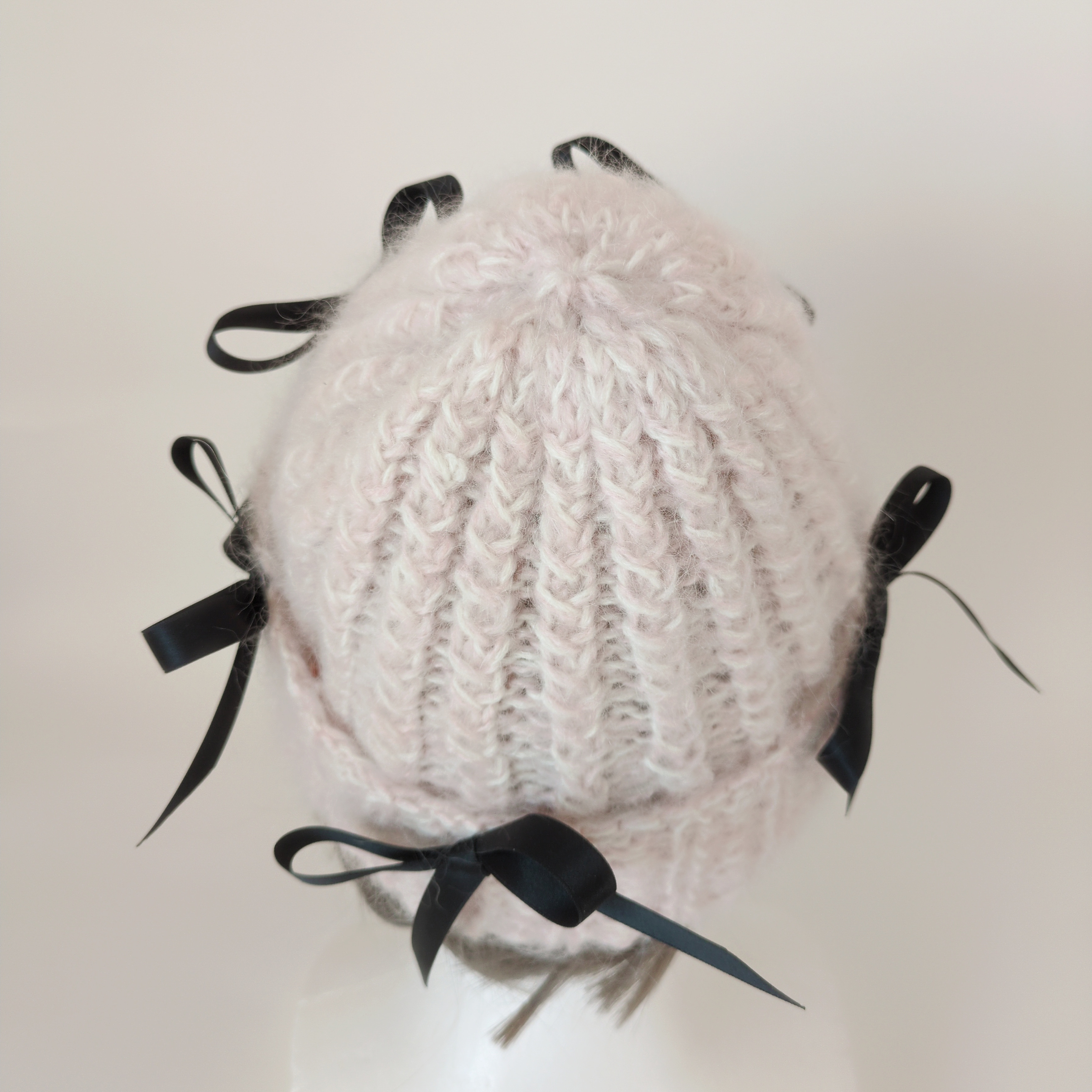 リボンのニット帽（ピンク＆ブラック）