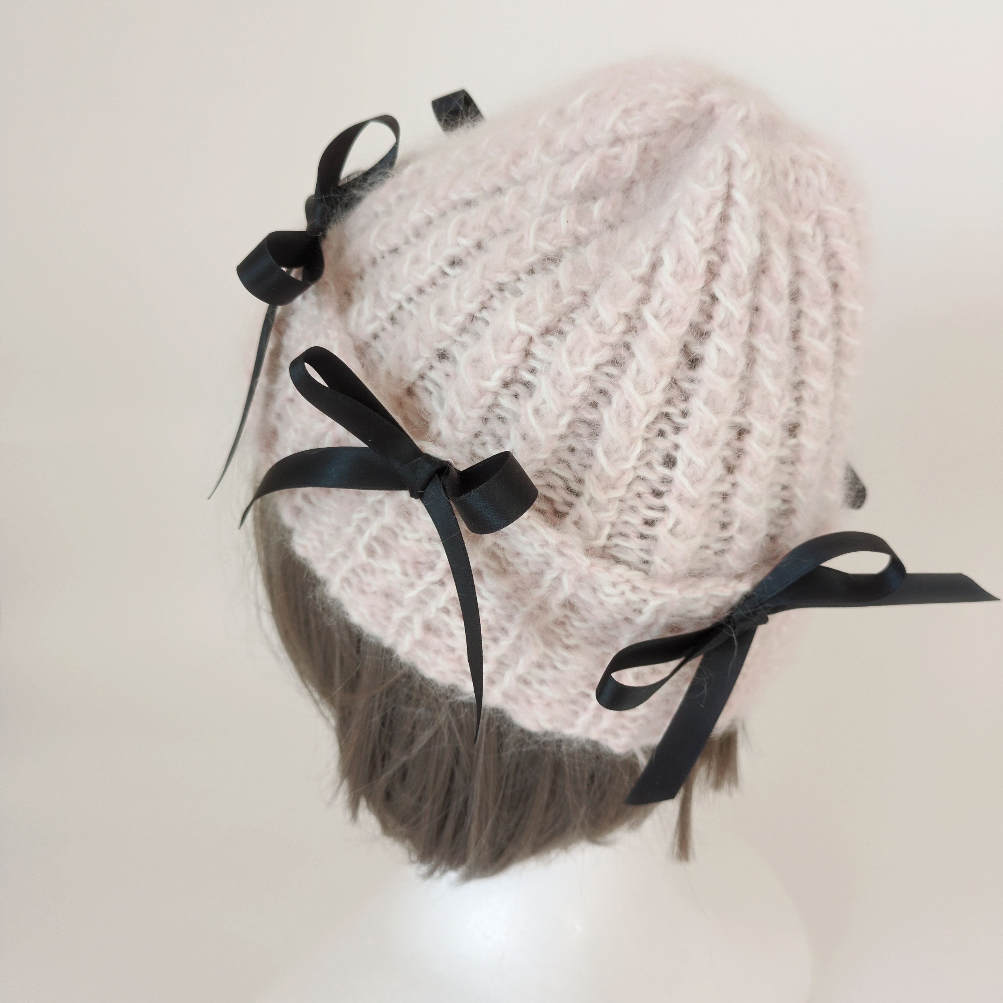 リボンのニット帽（ピンク＆ブラック）