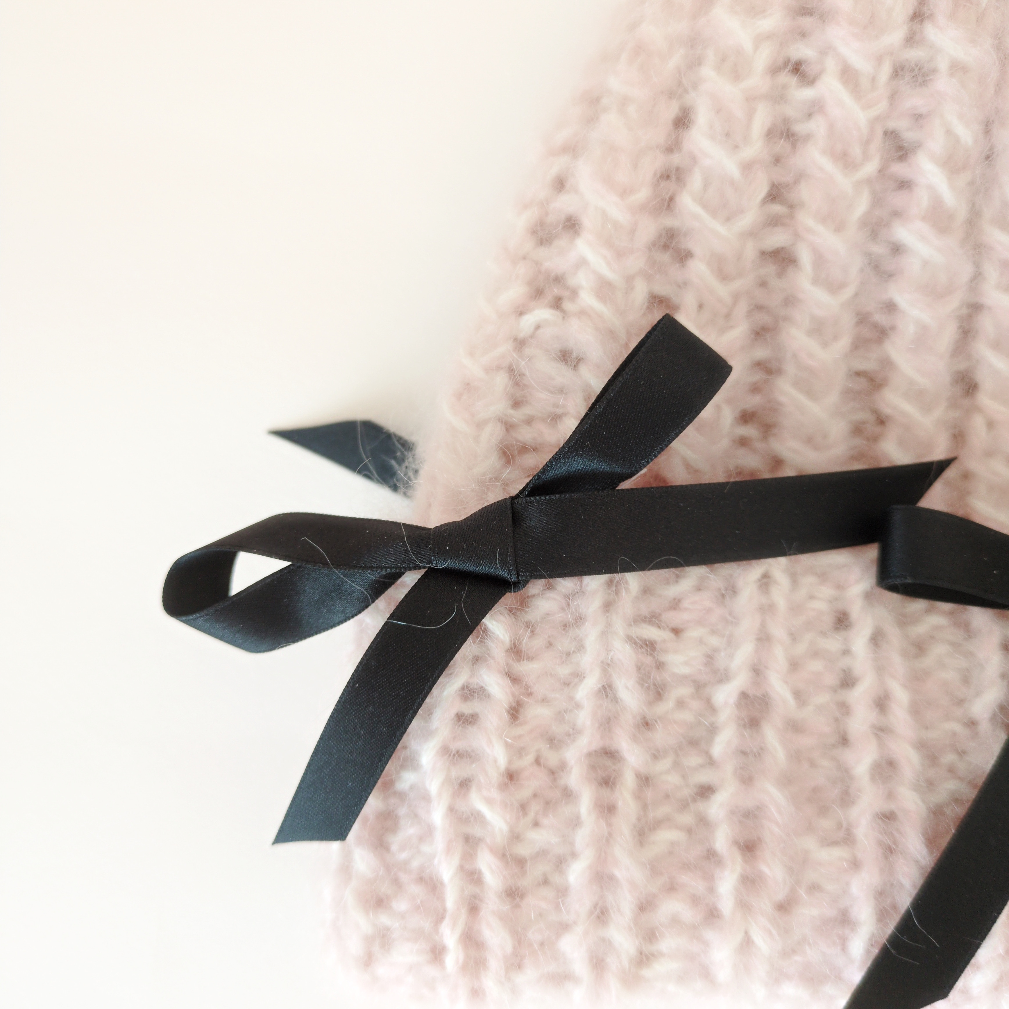 リボンのニット帽（ピンク＆ブラック）