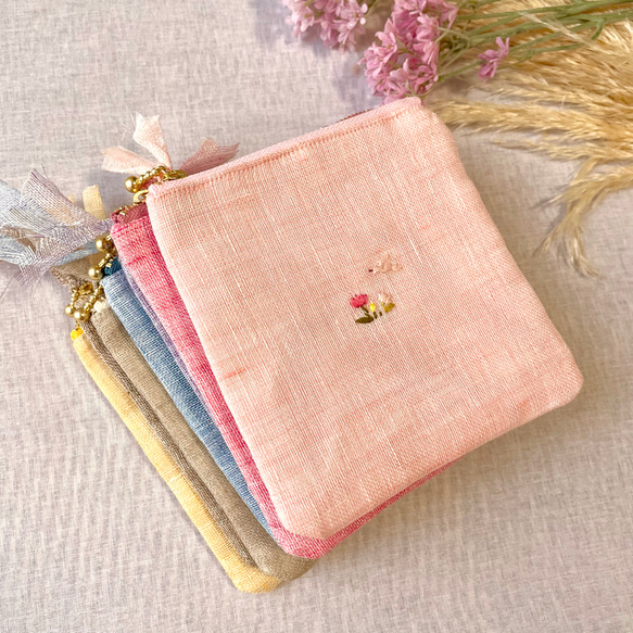 花彩り-小鳥とお花刺繍リネンフラットポーチ(チューリップ•ガーベラ•ラベンダー•ネモフィラ•すずらん•向日葵•たんぽぽ 2枚目の画像