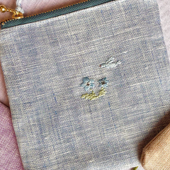 花彩り-小鳥とお花刺繍リネンフラットポーチ(チューリップ•ガーベラ•ラベンダー•ネモフィラ•すずらん•向日葵•たんぽぽ 13枚目の画像