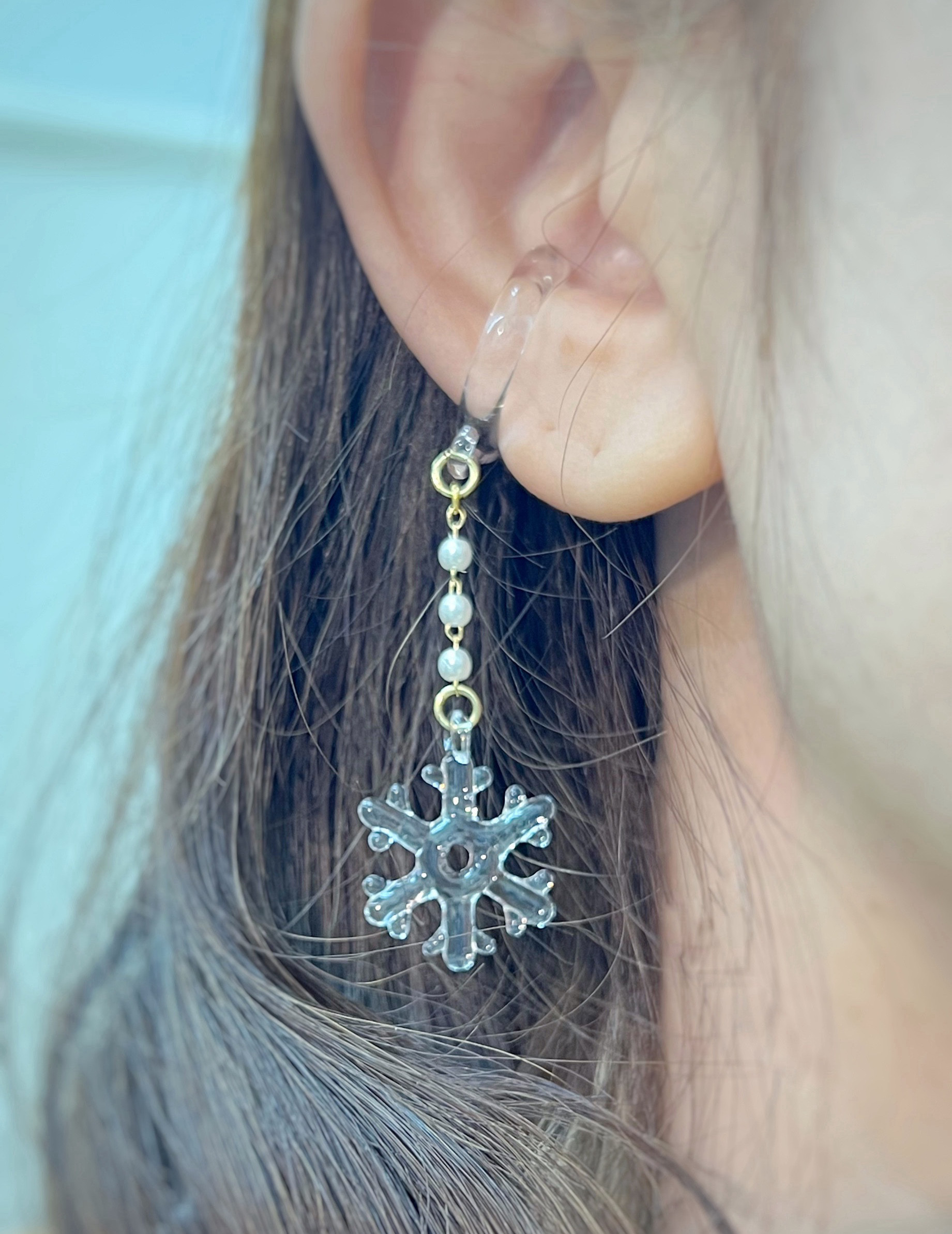 金アレ対応！揺れる結晶のガラスイヤーカフ