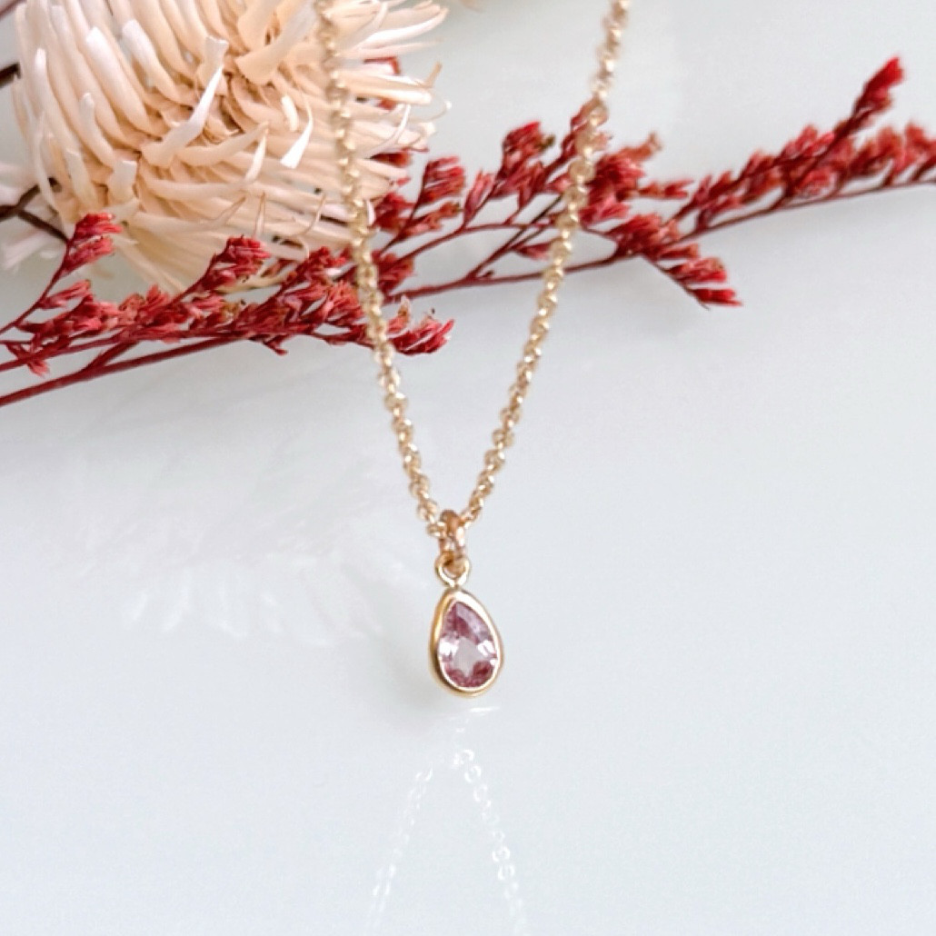 特集掲載《1月誕生石》カラーチェンジ ガーネット ネックレス 色が変わる 誕生日 ギフト プレゼント　金属アレルギー対応