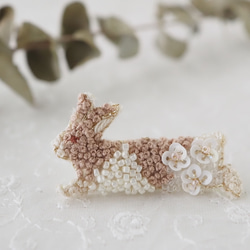 【オオルリ】　ビーズ刺繍ブローチバッグチャーム おめかし虎さんのブローチ 刺繍ブローチ ビーズブローチ