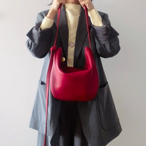 美品 Cartier ショルダーバッグ シボ革 エンブレム ハーフムーン 美品 Cartier ショルダーバッグ シボ革 エンブレム ハーフムーン