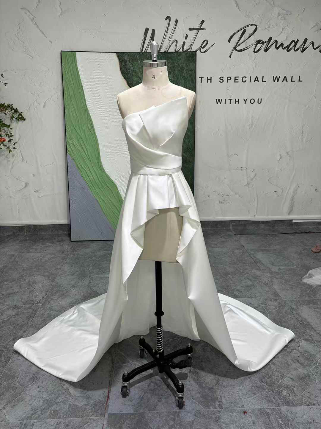 見逃さないで！非対称　胸フリル　ホワイト　カラー変更可能トレーン フィッシュテール　パーティードレス　音楽会成人式演奏会