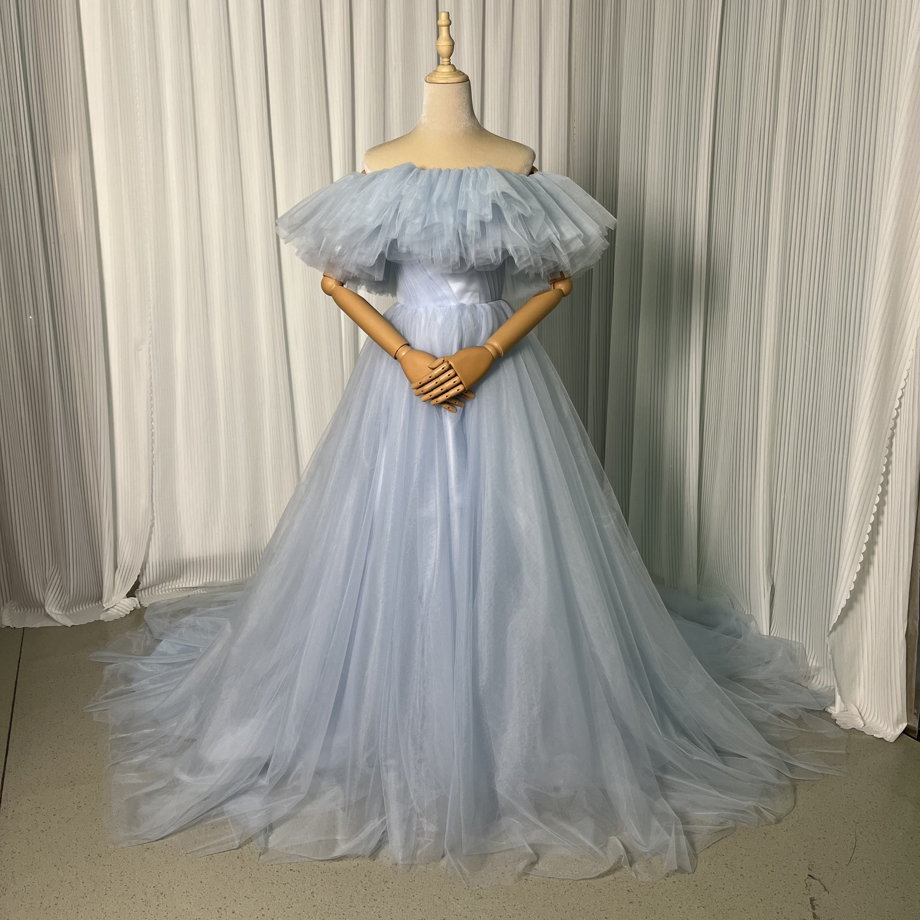 送料無料！カラードレス ライトブルー サッシュベルト ソフトチュール ロングトレーン Aライン 結婚式