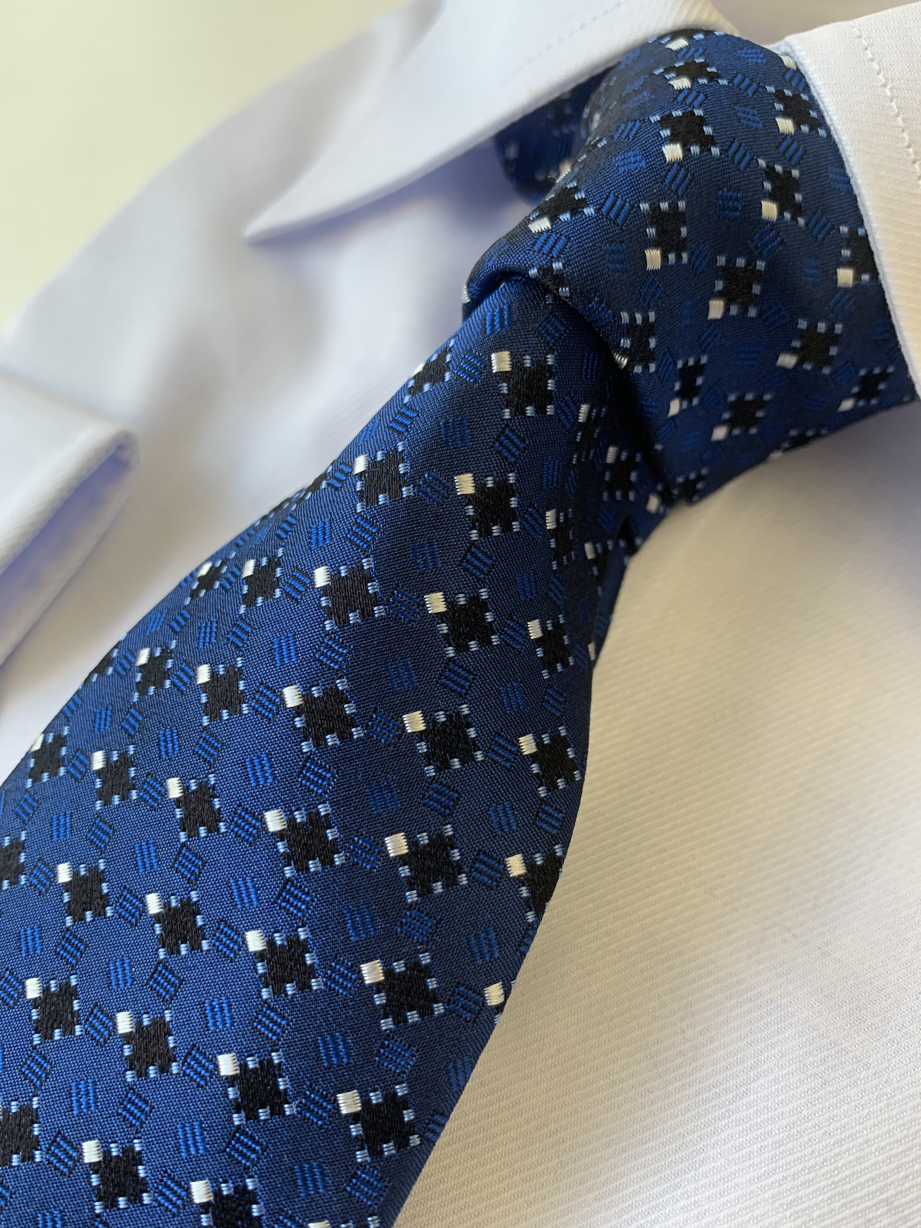 ネクタイ　シルク　ピンスクエア小紋　ネイビーブルー