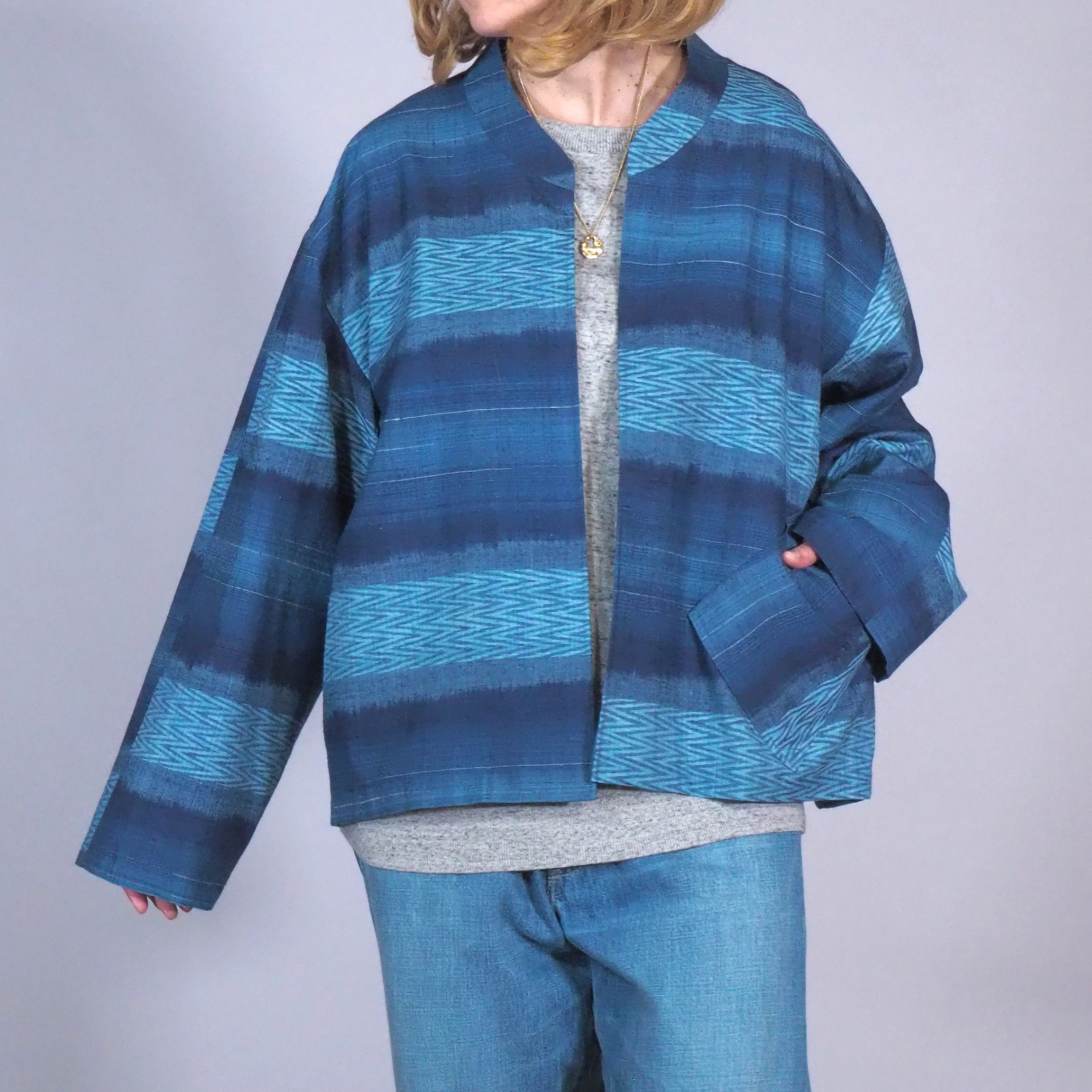 着物リメイク 短ラン クロップドジャケット 長袖シャツ フォークロアボーダー　インディゴブルーオンブレ　ユニセックス