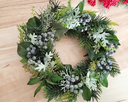 さわやかグリーンリース*⁠.⁠✧　玄関リース　造花リース 針葉樹のグリーンリース／クリスマスリース／玄関リース／新作2024