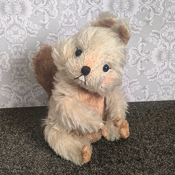 人気作家様　貴重リス　テディベア　ハンドメイド りす（オフホワイト） 約22cm／ テディベアタイプのリスの