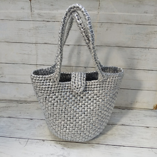 スズランテープの模様編みのトートバッグ・マグネット付き（シルバー