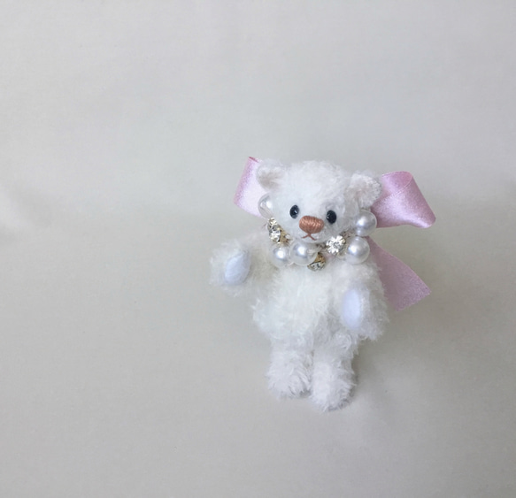 手のひらサイズのテディベア（ピンクリボンアイボリー