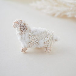 白鳥のブローチ / バッグチャーム ✴︎ ビーズ 刺繍 ブローチ kei