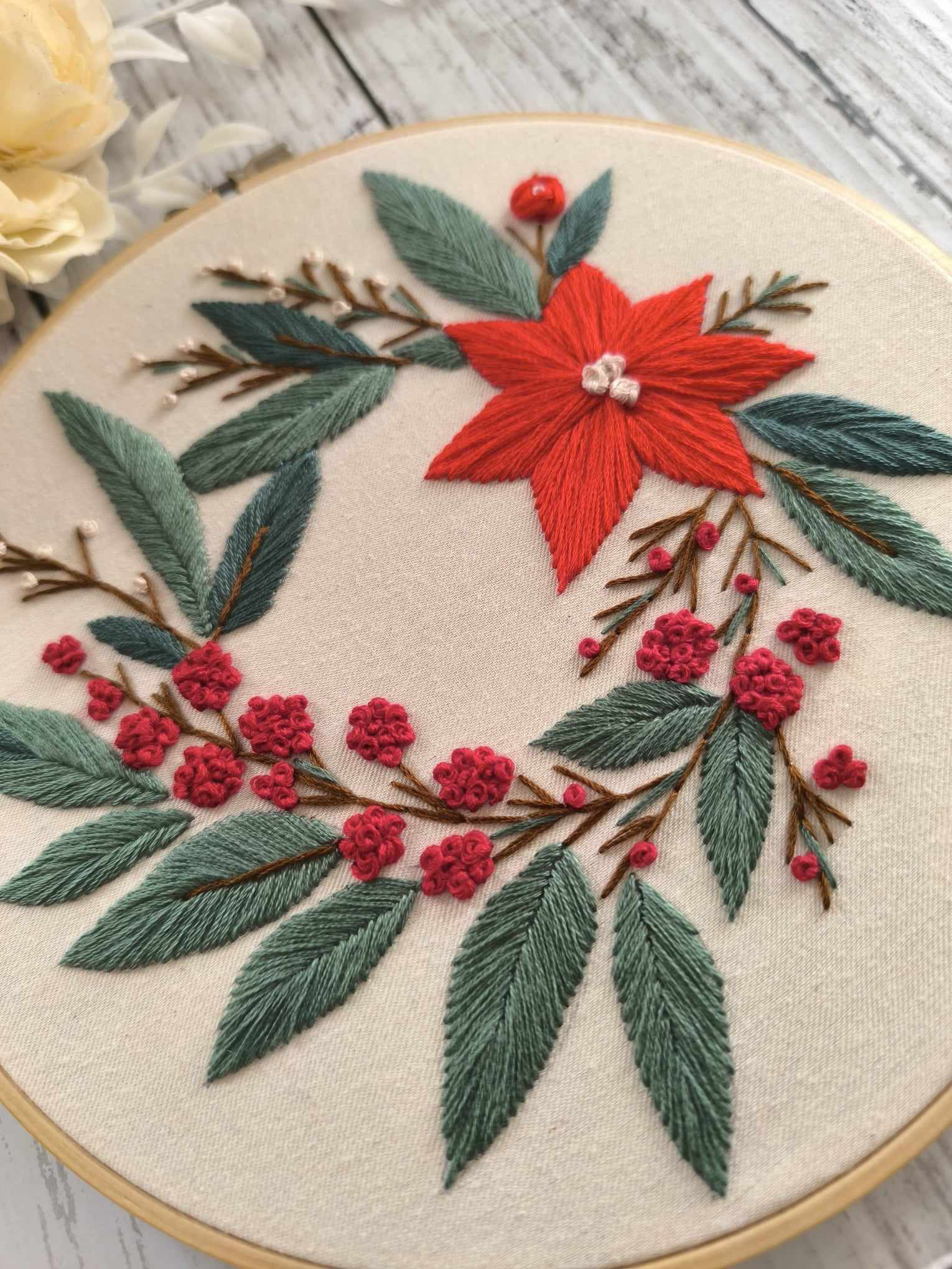 手作りクリスマス刺繍 – 直径21cm #クリスマスギフト / 受注製作