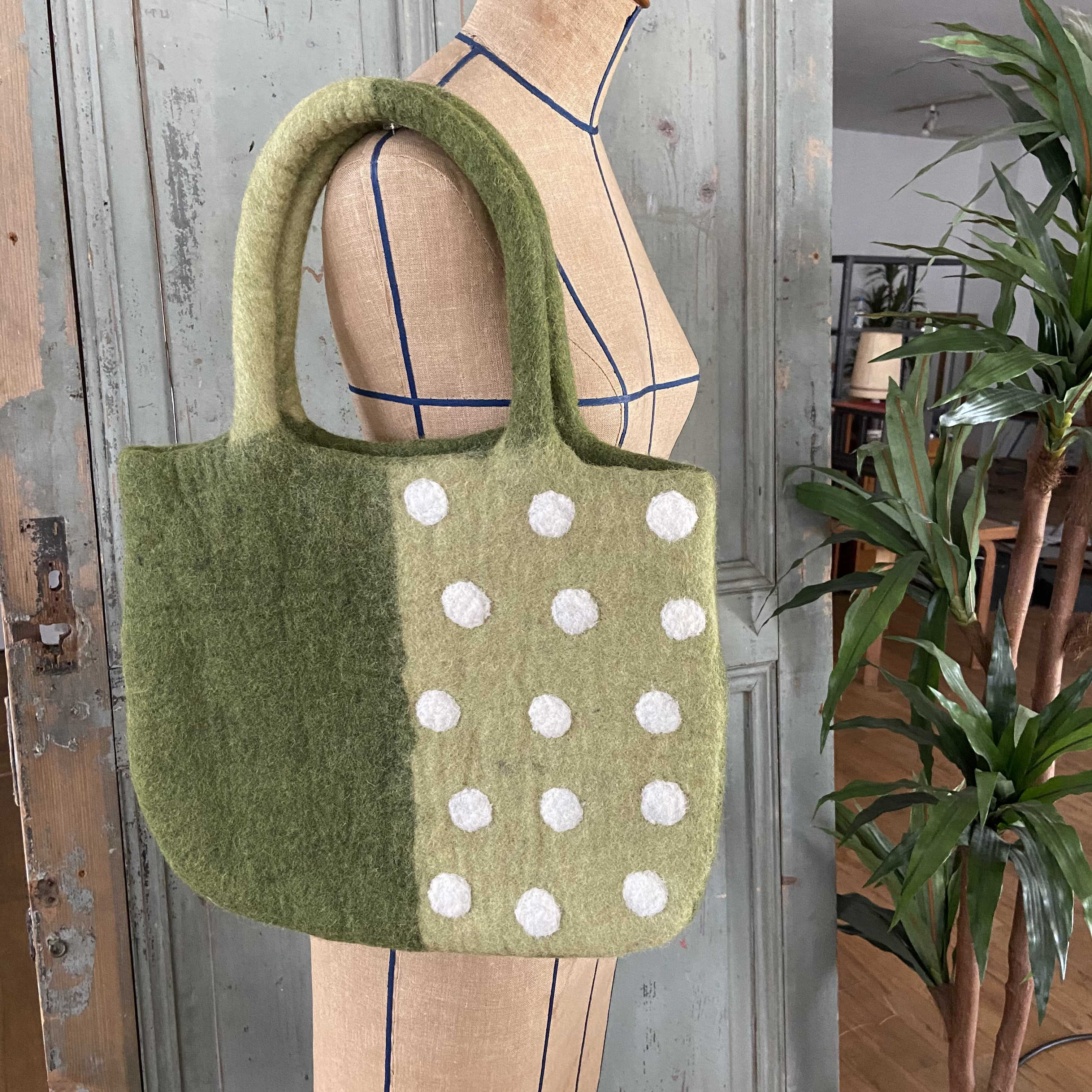 SALE! 羊毛 フェルト ドット バッグ トートバッグ ハンドメイド