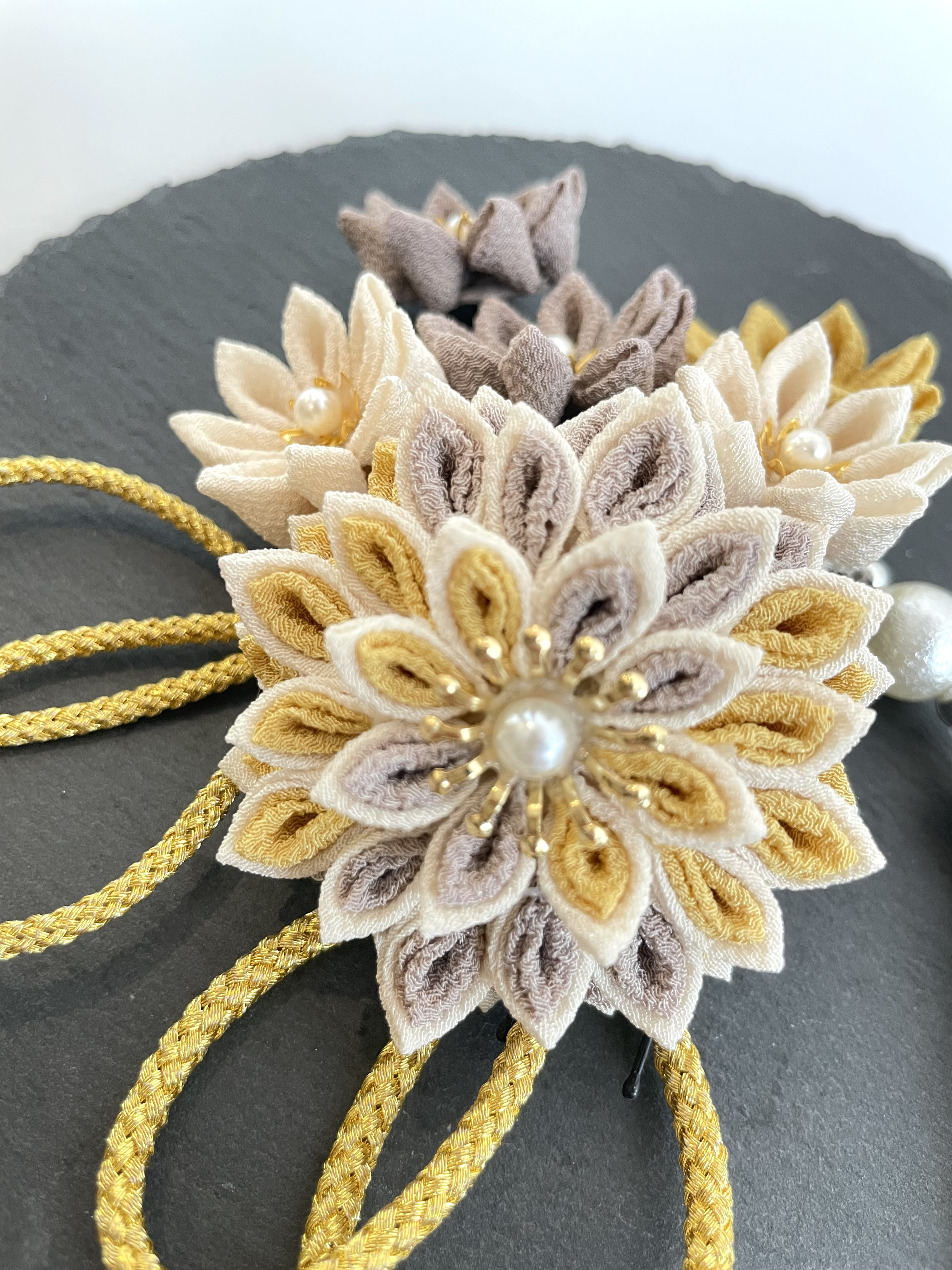 つまみ細工　髪飾りセット　卒業式　成人式　結婚式　黒　白　和装　振袖