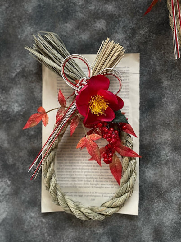 送料無料【お正月２０２５】お正月飾り　「ひと結び　椿のしめ縄飾り」 1枚目の画像