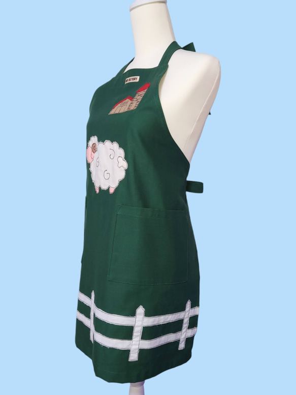 【選べる9色】牧場のひつじのアップリケエプロン｜大きめポケット付き｜丈夫な綿素材｜ギフトにもおすすめ 5枚目の画像