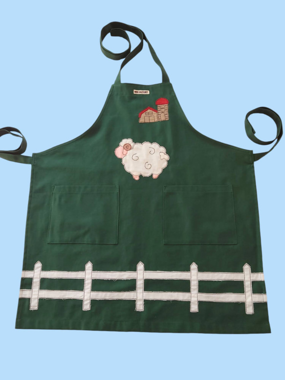 【選べる9色】牧場のひつじのアップリケエプロン｜大きめポケット付き｜丈夫な綿素材｜ギフトにもおすすめ 2枚目の画像