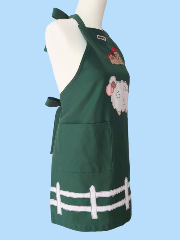 【選べる9色】牧場のひつじのアップリケエプロン｜大きめポケット付き｜丈夫な綿素材｜ギフトにもおすすめ 3枚目の画像