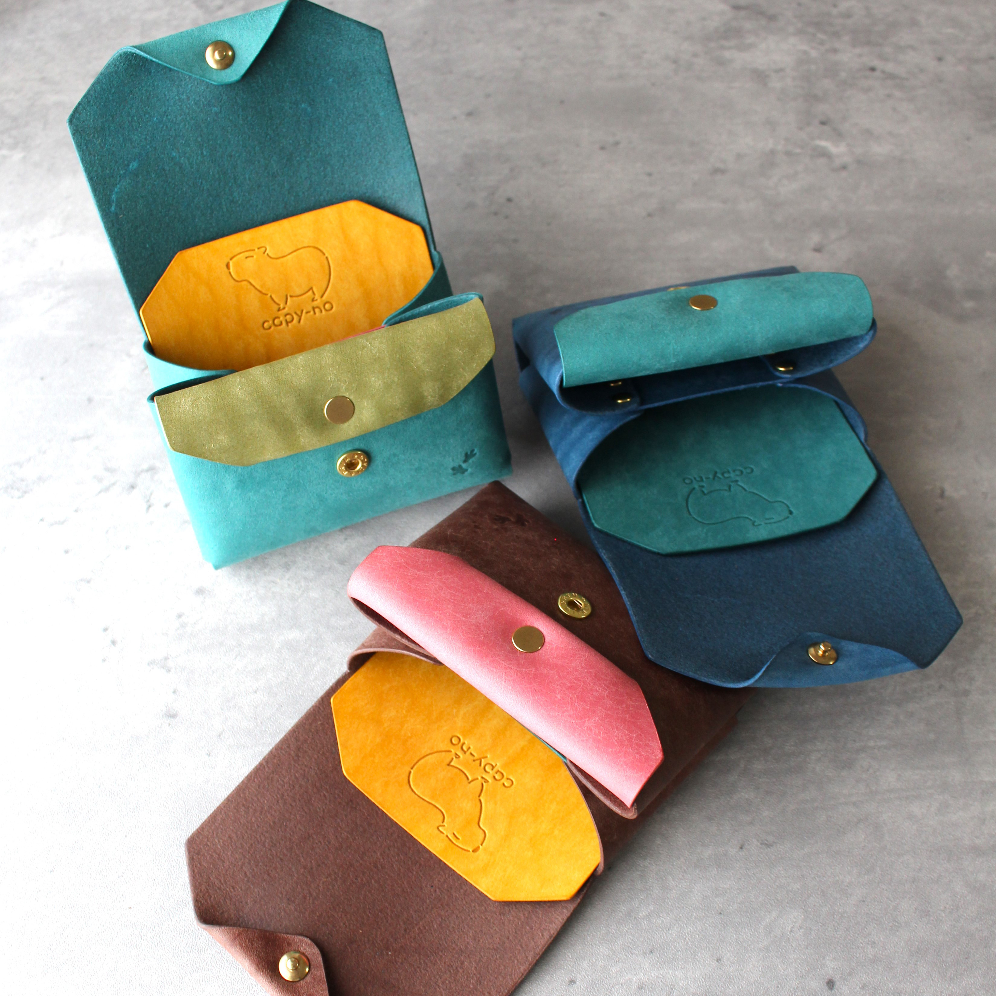 【カラーを選べる】身軽にお出かけ！お札を折らないカピバラのコンパクト財布