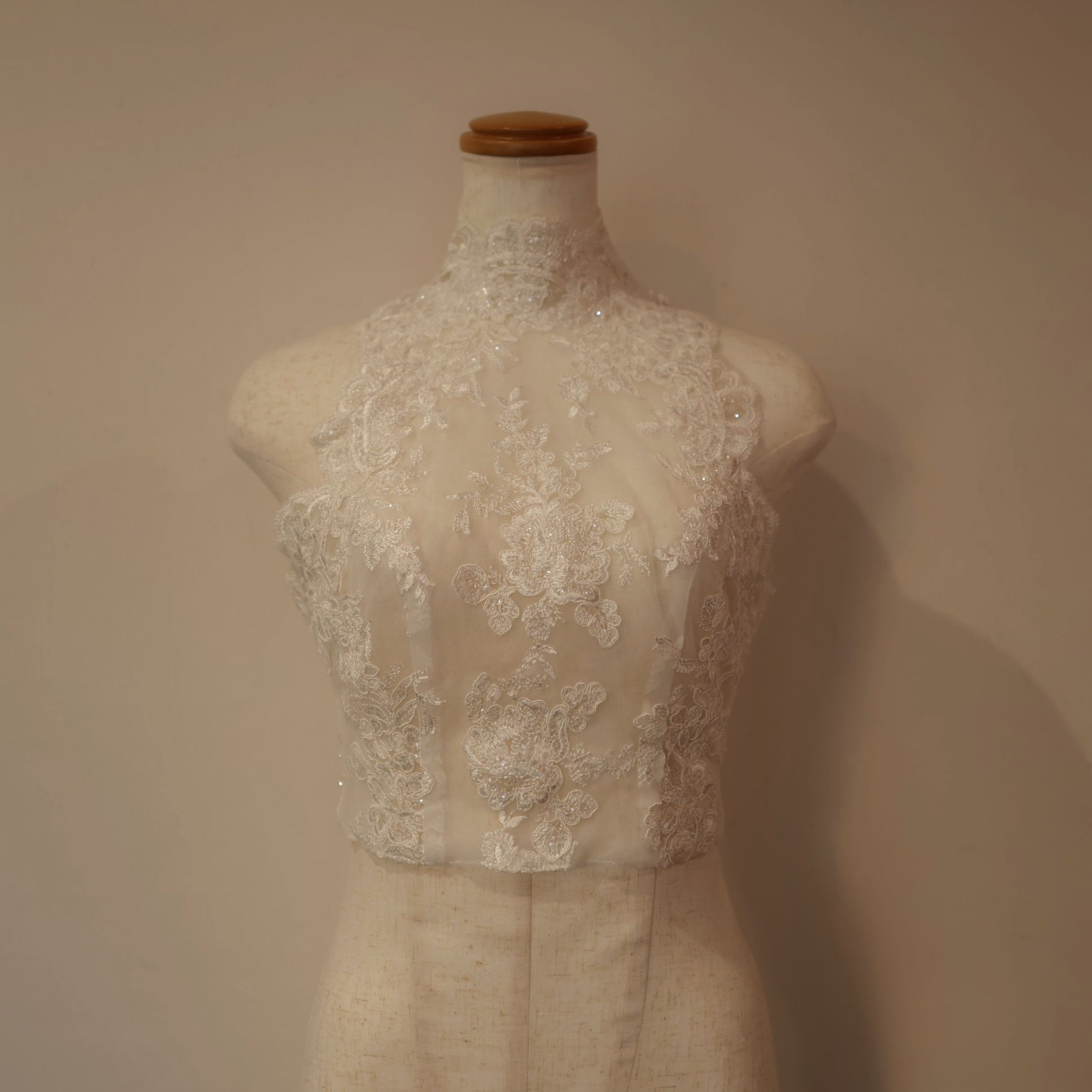 送料無料！ボレロ ノースリーブ くるみボタン シアーな美しさ 美しい花レース 花嫁/ウェディングドレス レース 13,252円