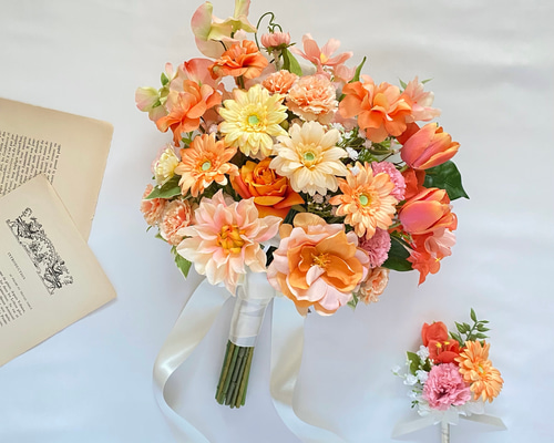 オーダーメイド】ピーチダリアとオレンジガーベラの クラッチ ブーケ