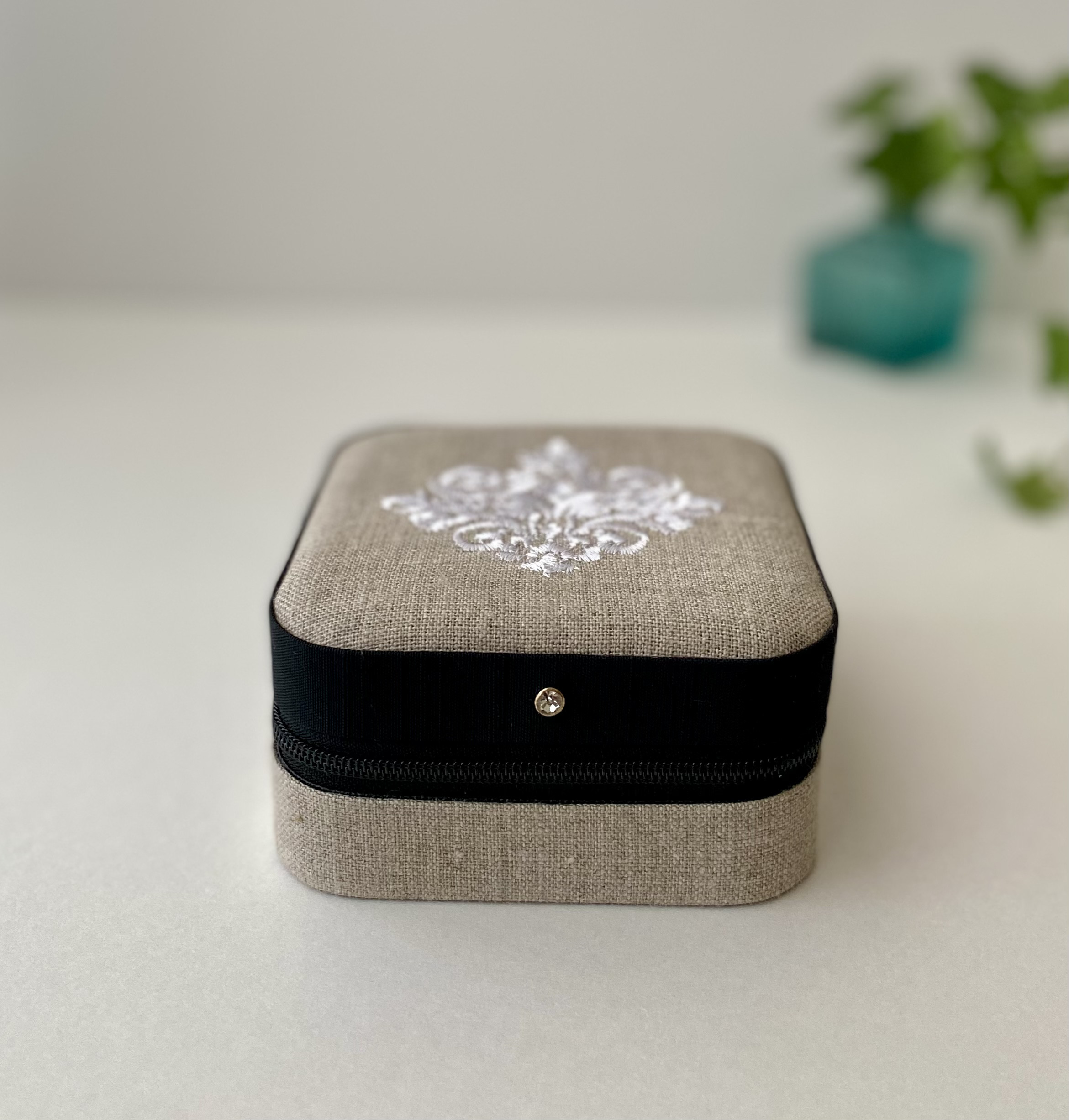 フランスアンティークアクセサリーケース　ジュエリーケース　フランスブローチオマケ