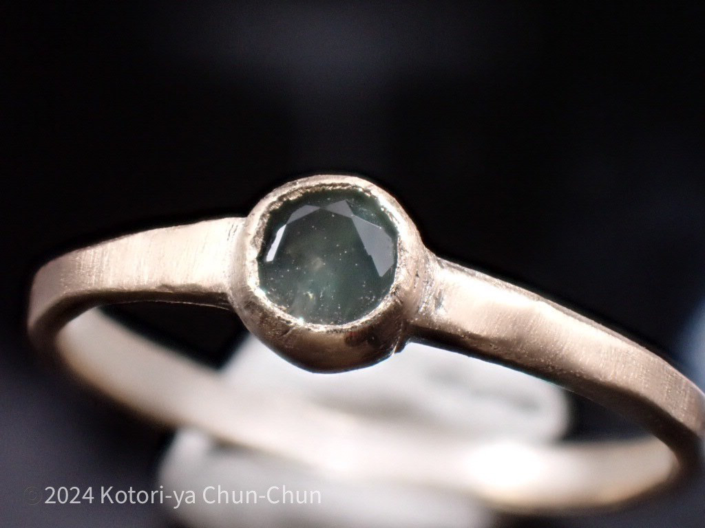 【小鳥屋ジュエリー】「Bas」の天然ヴィシャーカパトナム産アレキサンドライト・K10リング【紫翠】