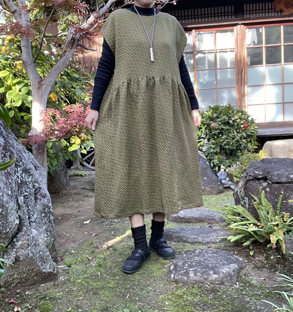 着物リメイク】ちりめんのワンピース/フレンチスリーブ/絹 ワンピース