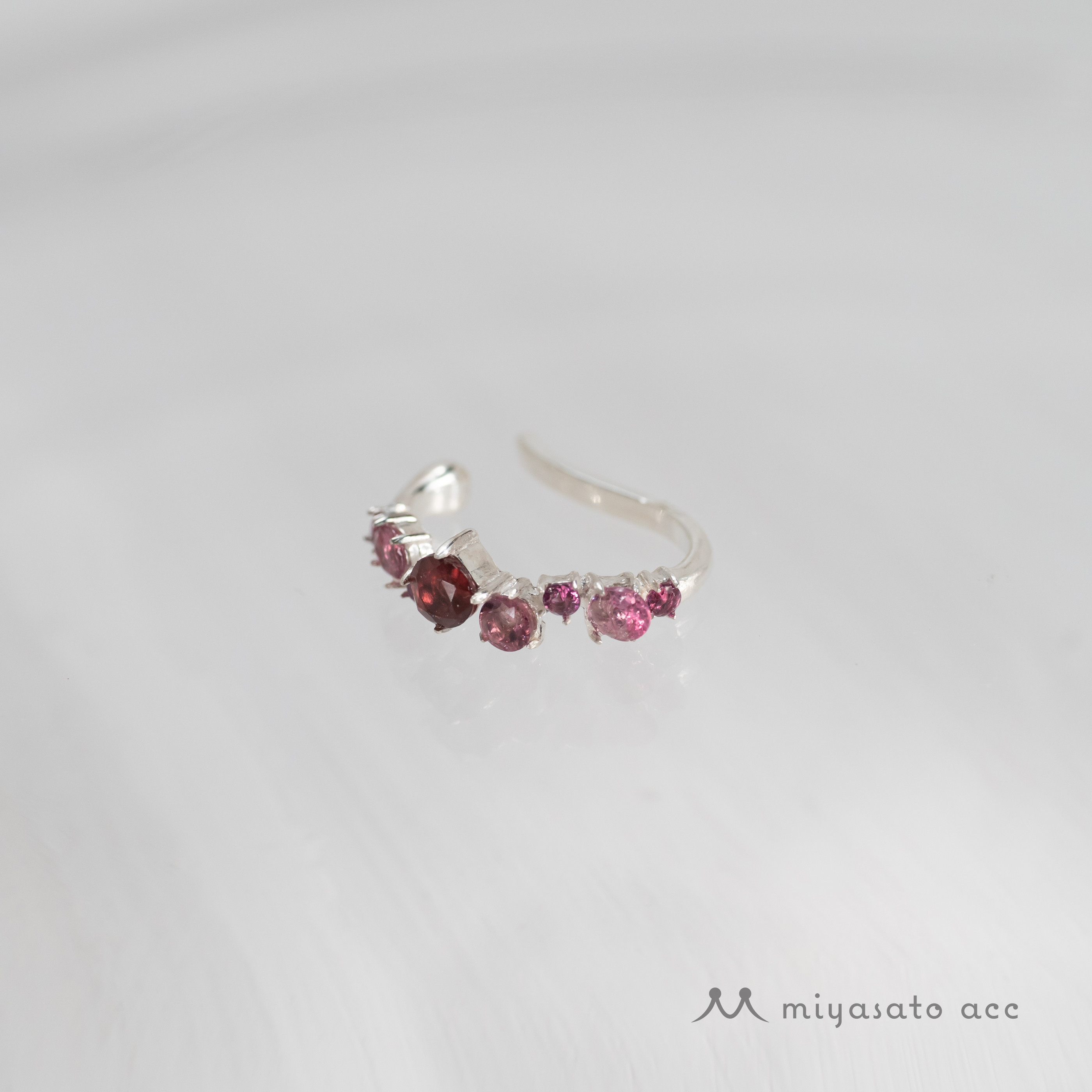 ガーネットのイヤーカフ