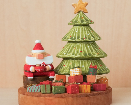ドイツ工芸品　サンタとシカのギフトBOX　木製　木彫り　クリスマス飾り ドイツ工芸品 サンタとシカのギフトBOX 木製 木彫り クリスマス飾り