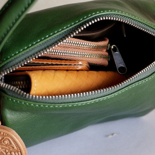 【極美品】ソメスサドル ハンドバッグ 斜め掛け レザー 2way 南京錠 緑 SEEKER（シーカー） メンズ ショルダーバッグ 2way ハンドバッグ