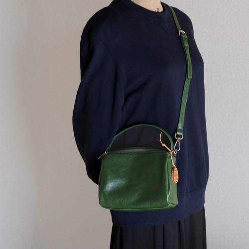 ✨最終値下げ✨アルアバイル　ショルダーバッグ　グリーン緑　クラッチバッグ 本革お洒落なハンドバッグ斜め掛け2wayショルダーバッグ緑色 2way