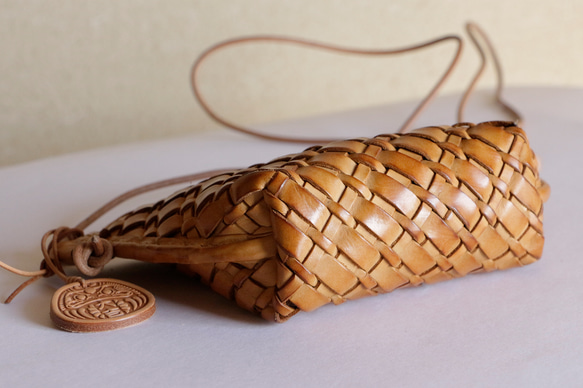 手編みヌメ革ショルダーバッグスマホポーチ小物入れ 8枚目の画像