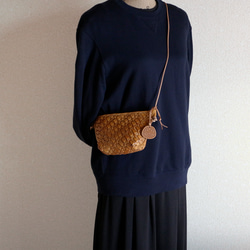 手編みヌメ革ショルダーバッグスマホポーチ小物入れ 11枚目の画像