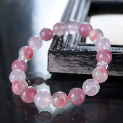 桜の花弁のようなロードナイトシリカと二色のローズクォーツの 優しい 