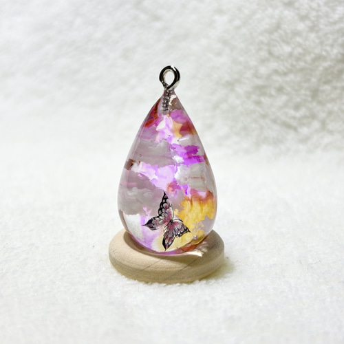 蝶と幻想世界 空レジン ネックレス ペンダント 雲レジン 蝶