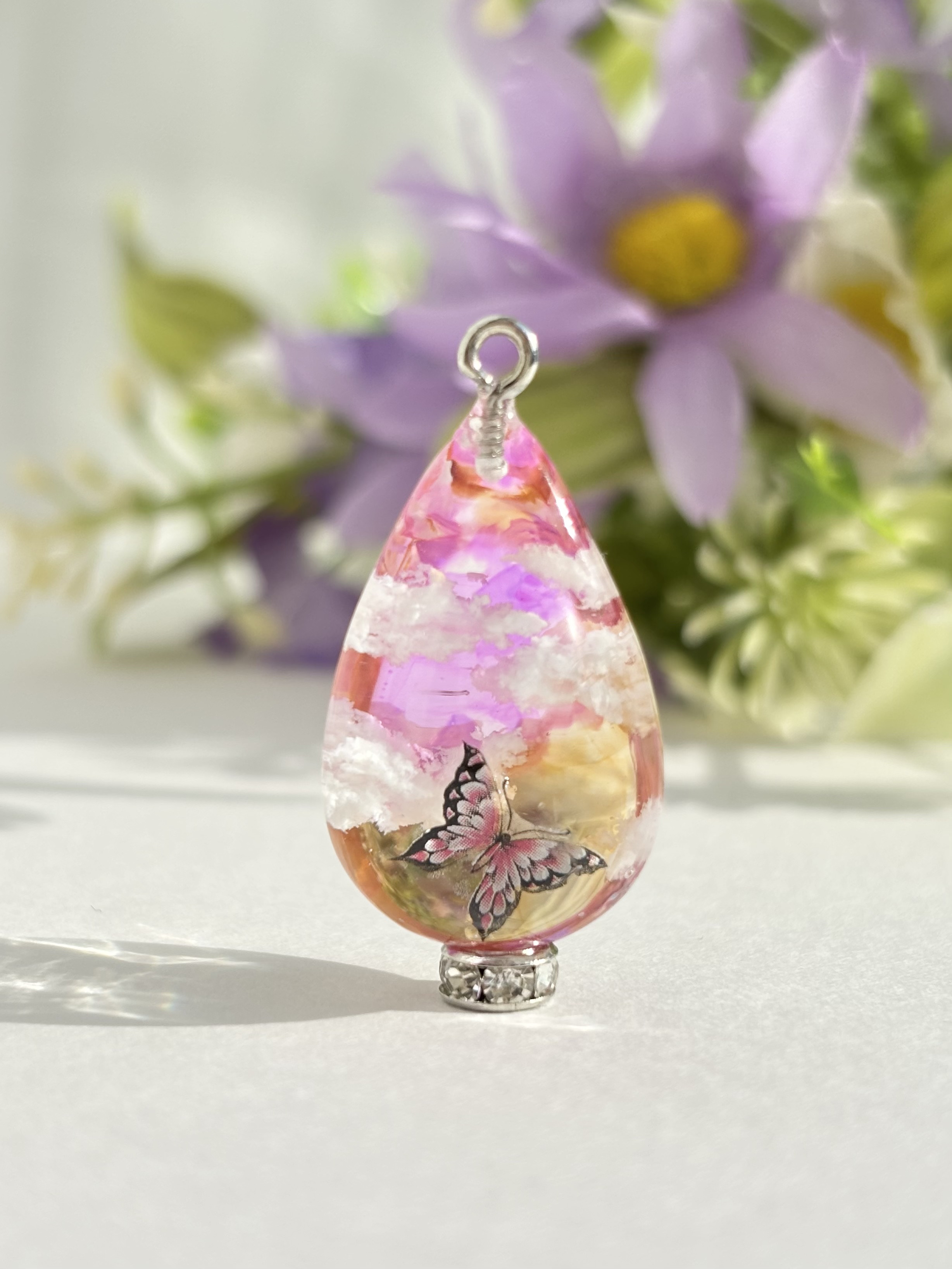 蝶と幻想世界 空レジン ネックレス ペンダント 雲レジン 蝶