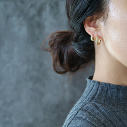 時尚簡約，適合日常配戴。 18K金線扭紋耳環（耳環），低過敏性。 第7張的照片