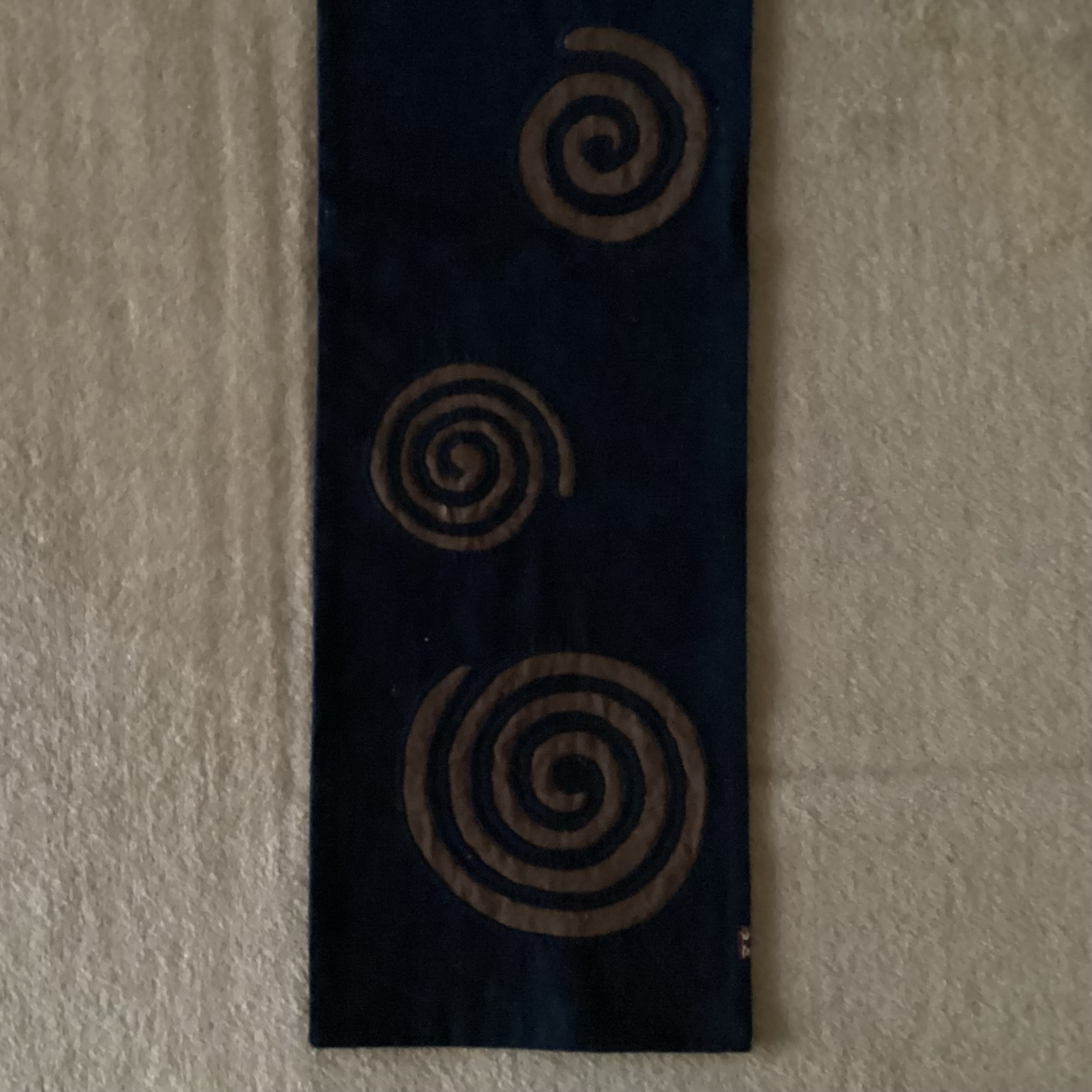 うずまきデザインのタペストリー