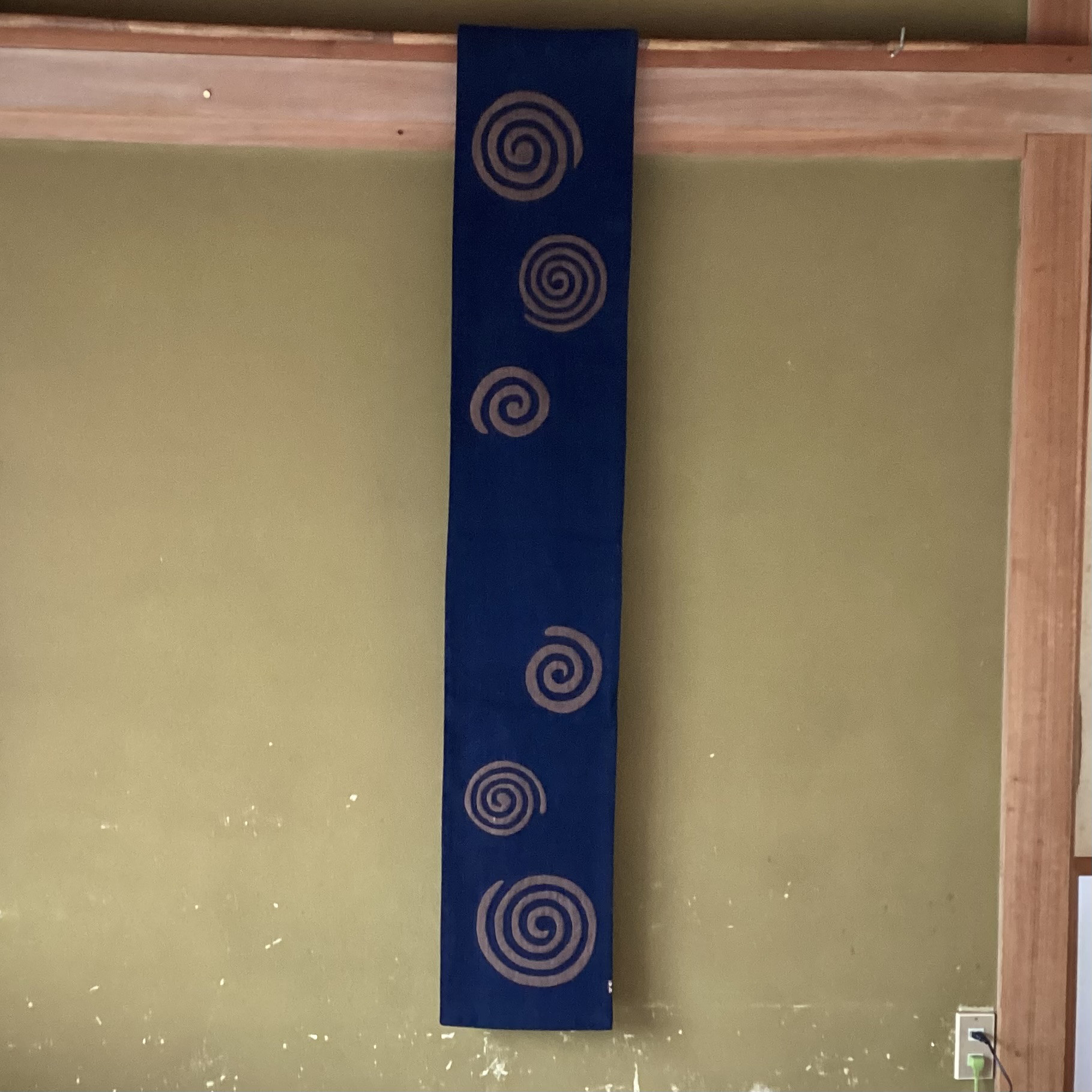 うずまきデザインのタペストリー