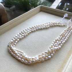 486 小さい鰯雲のバロックパール【19㌢】7×5ミリ 天然色ホワイト