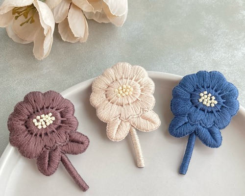 まろやかカラー》お花刺繍ブローチ ブローチ myou 通販 18619141