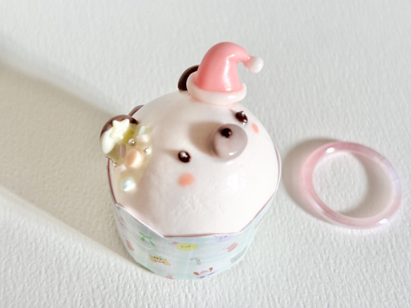 置物】くま フェイクスイーツ 動物のミニカップケーキ クリスマス仕様