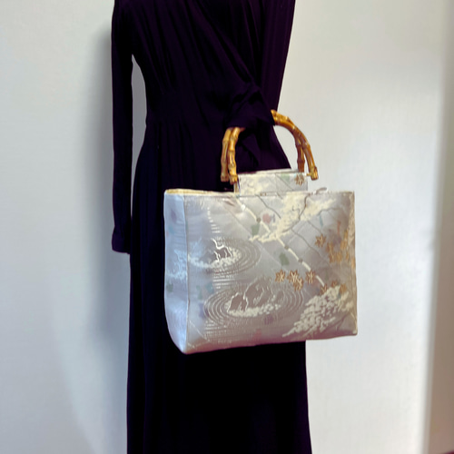 袋帯　袋の上の布袋様　リメイク　バンブーハンドルバッグ 帯リメイク トートバッグ 持ち手バンブーバッグ 一点ものです