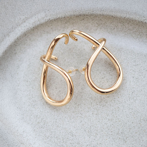 K18地金 中空 存在感抜群 イヤカーフ風ピアス ピアス（その他） Kōbō