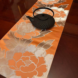 豪華刺繍 正絹帯から作ったテーブルランナーテーブルセンター 黒に金の